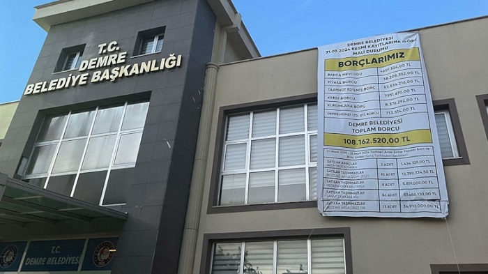 Demre Belediye Başkanı Duran: ‘Borç, 108 milyon Belediyenin sandalyeleri kahvehanede çıktı’