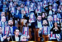 🎥İBB Meclisi’nde ‘Rıza Akpolat’ Protestosu