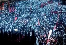 🎥Yüzbinler karanlığa mahkum edilen Beyazıt meydanında. Özgür Özel’den diploma çıkışı: ‘Diplomasız Erdoğan!’