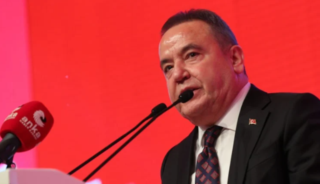 Muhittin Böcek’ten ‘Antalya İradesine Sahip Çıkıyor’ mitinge mesaj: ”Mavi gözlü devin yolundan hiç sapmamış olan Muhittin Böcek…”