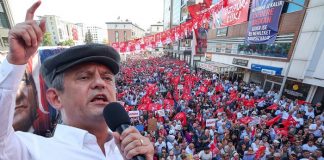 🎥Özgür Özel, Adıyaman’dan on binlere seslendi: ”Erdoğan, yeni bir dümen peşinde, buna izin vermeyeceğim”