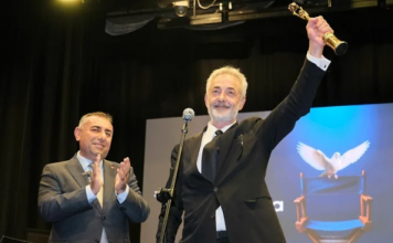 Altın Koza ödülü alan Mehmet Aslantuğ: ‘Bu ödülü, bu ülkeye hizmet etmek isteyen Zeydan Başkan ve benzeri isimler adına alıyorum’