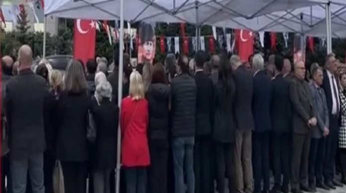 AKP'li Bayrampaşa Belediye Başkanvekili Akın'a 29 Ekim töreninde protesto