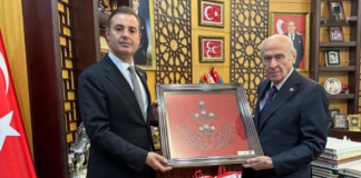CHP’li Büyükşehir Belediye Başkanı Akın’dan MHP’ye ziyaret