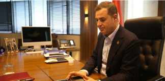 AK Parti’ye geçeceği iddia edilen Ahmet Akın noktayı koydu: “Bir tarafa yaslanmak kolaydır ama ben zoru tercih ettim. Ben CHP mensubuyum”