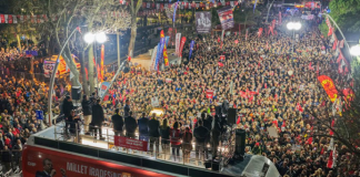 🎥Özgür Özel, Beykoz’da on binlere seslendi: “Emekli maaşlarını artırmadan kaçarlarsa, TBMM’de nöbete başlayacağız”