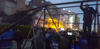 🎥Kuşadası Belediyesi hizmet çadırı kurmak istedi, Büyükşehir Belediyesi zabıtaları yıkmak istedi