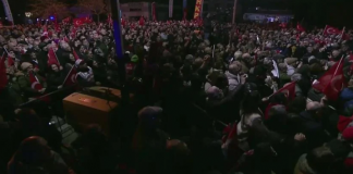 🎥Özgür Özel’den Erdoğan’a atama tepkisi: ”Yaptığı atamayla bizi doğrulamıştır. Akın Gürlek siyasidir. Tüm davalar siyasidir”