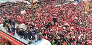 🎥Niğde’de on binlere seslendi. Özgür Özel: ”Biz Erdoğan’dan tek bir şey istiyoruz, sandık istiyoruz, erken seçim istiyoruz”