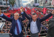 Adana’da on binlerle buluştular. Özgür Özel: Bu kararın bir başlangıç olmasını istiyoruz