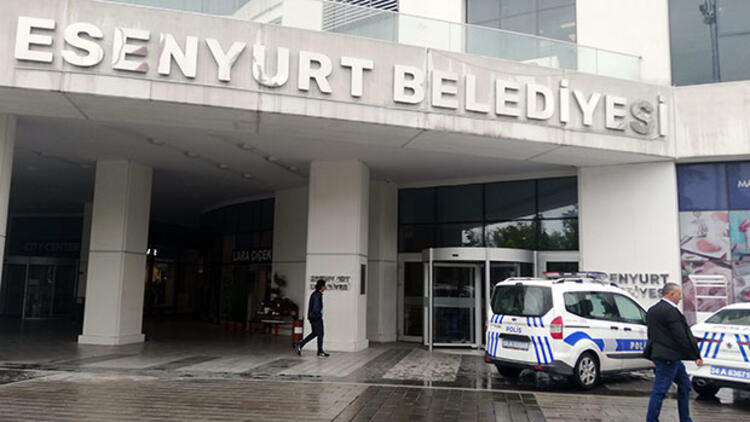 Esenyurt kayyumu her yere adını yazdırdı